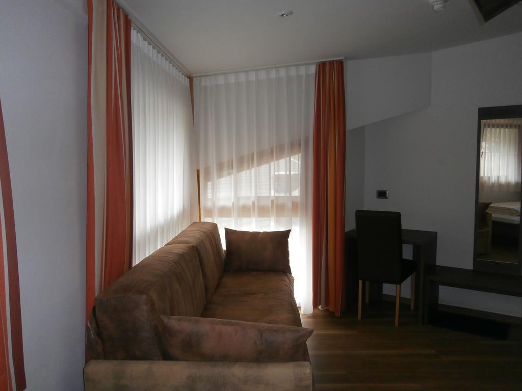 Hotel Schoelzhorn Superior Racines Ruang foto