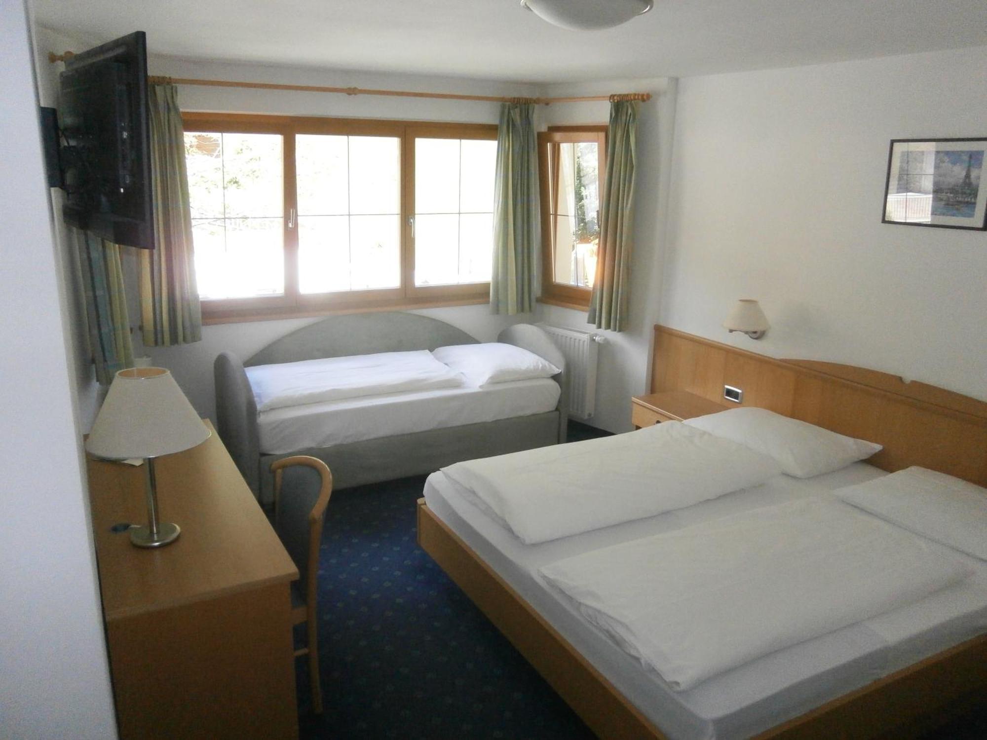 Hotel Schoelzhorn Superior Racines Ruang foto