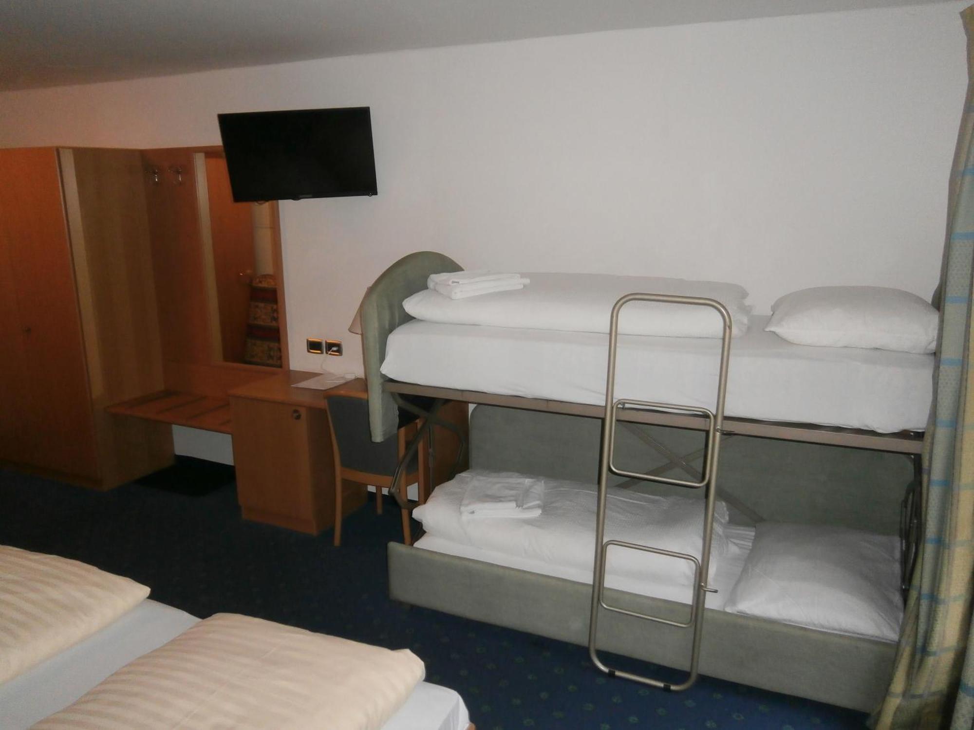 Hotel Schoelzhorn Superior Racines Ruang foto